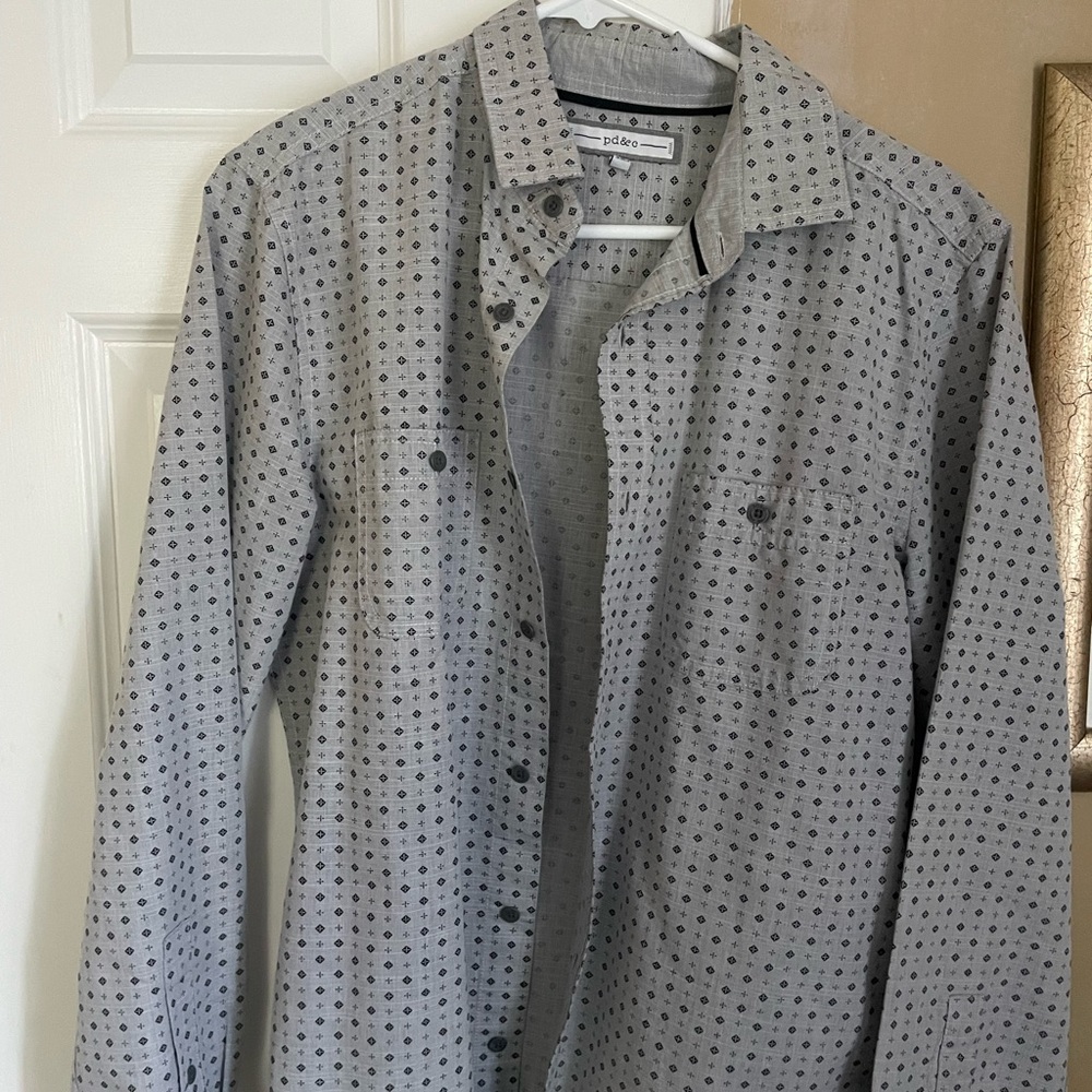 Gray embroidered dress shirt lightly used, in great condition.